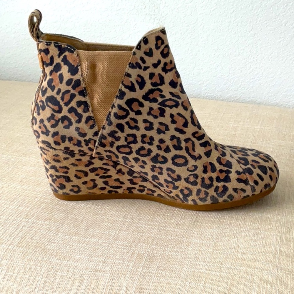 Tom’s booties leopard print